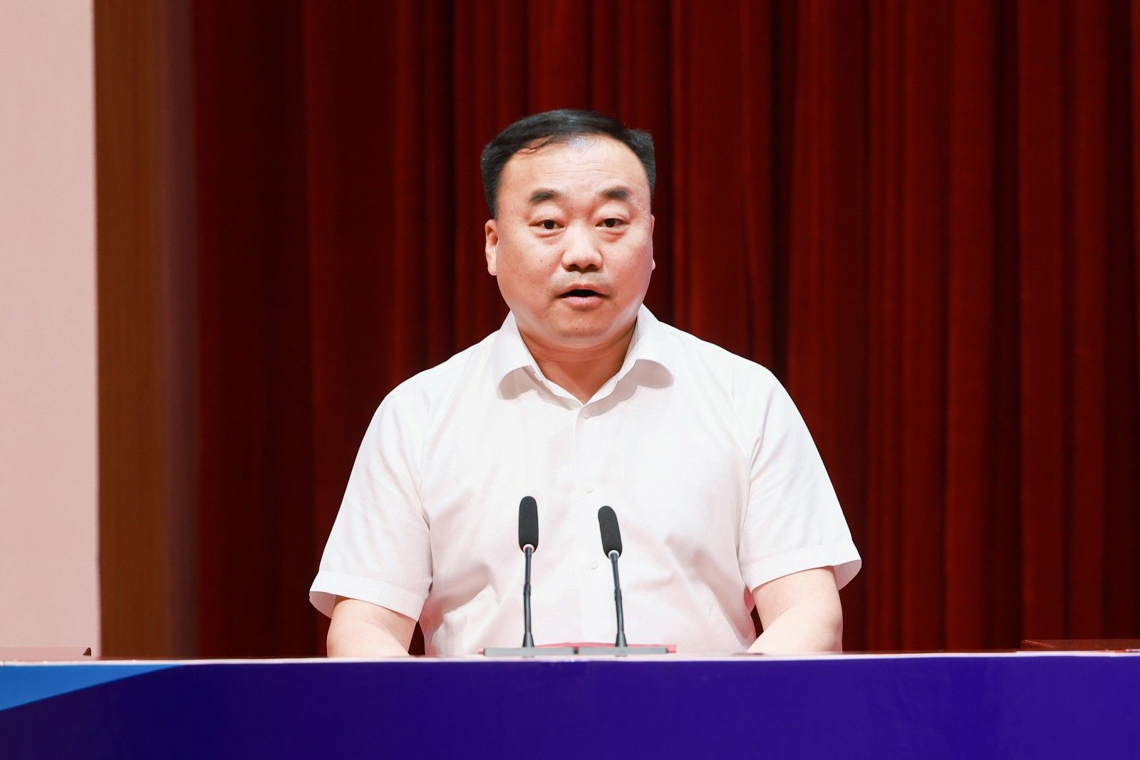 1726636884898005eN3x.jpg 领导3.jpg